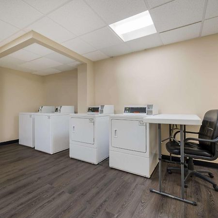 Best Western Detroit Livonia Exterior photo