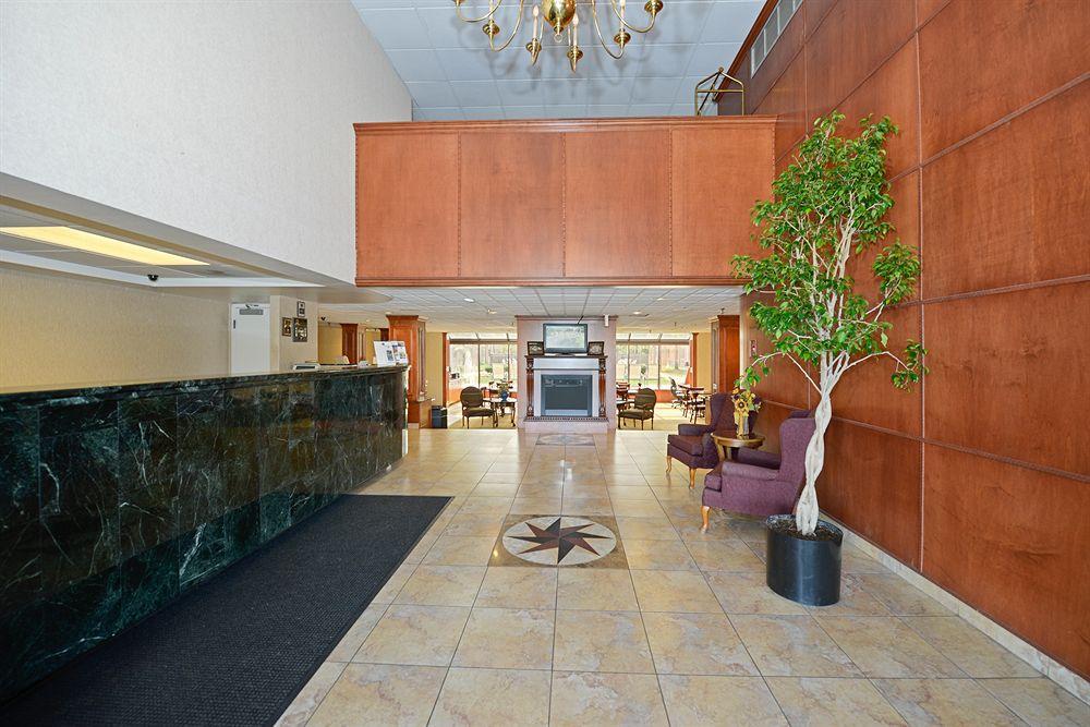 Best Western Detroit Livonia Interior photo