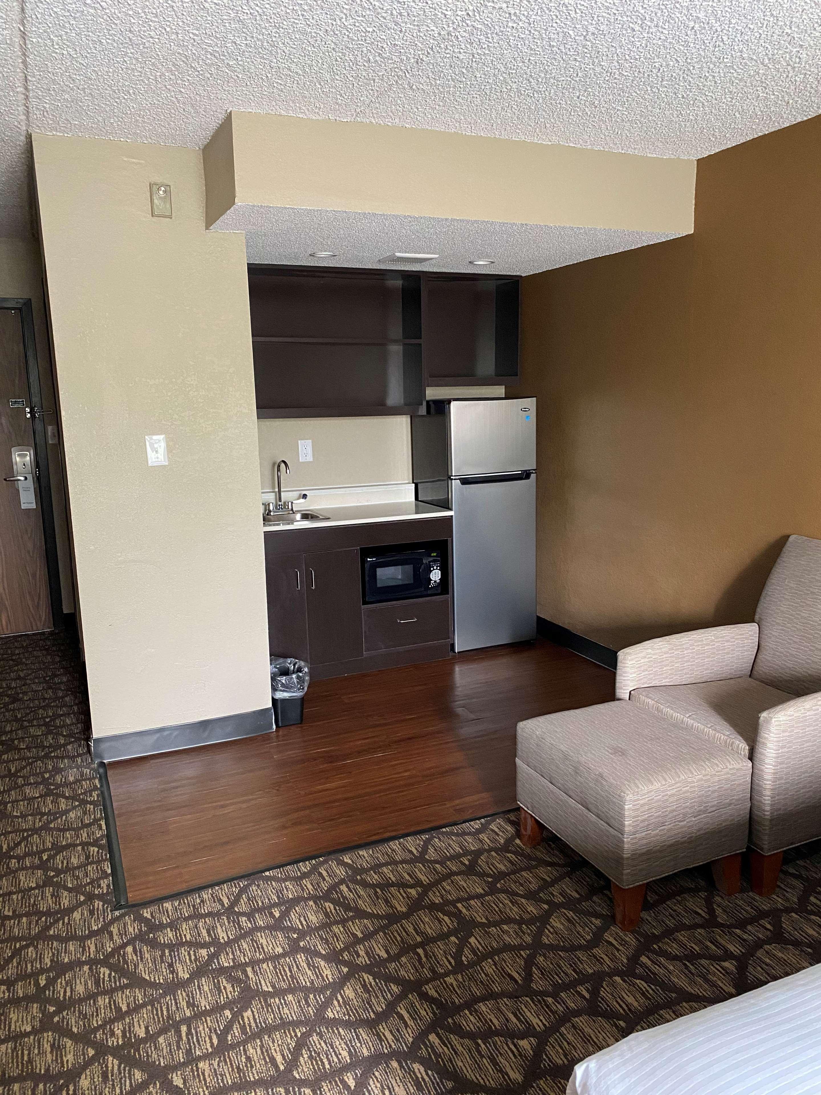 Best Western Detroit Livonia Exterior photo