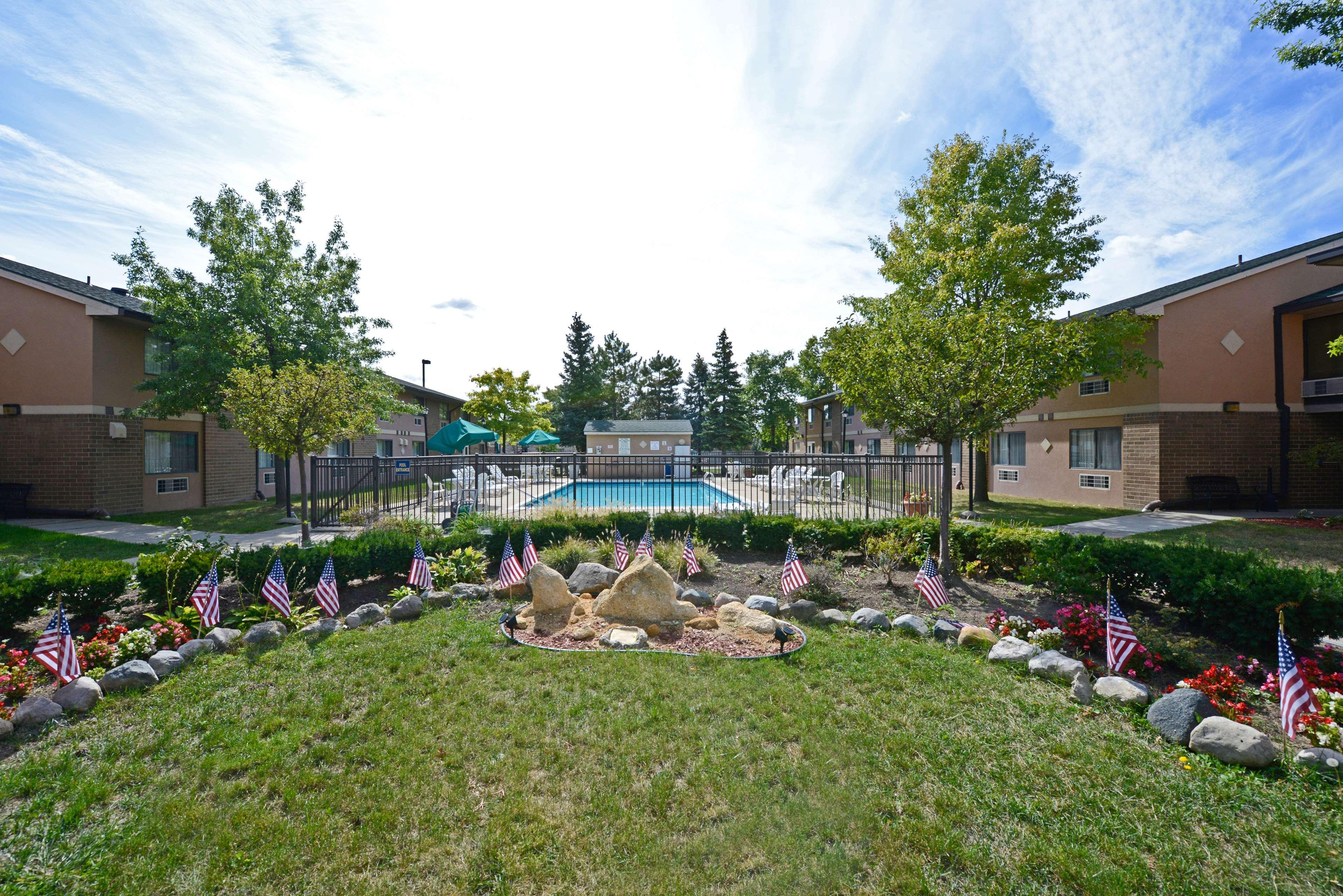 Best Western Detroit Livonia Exterior photo