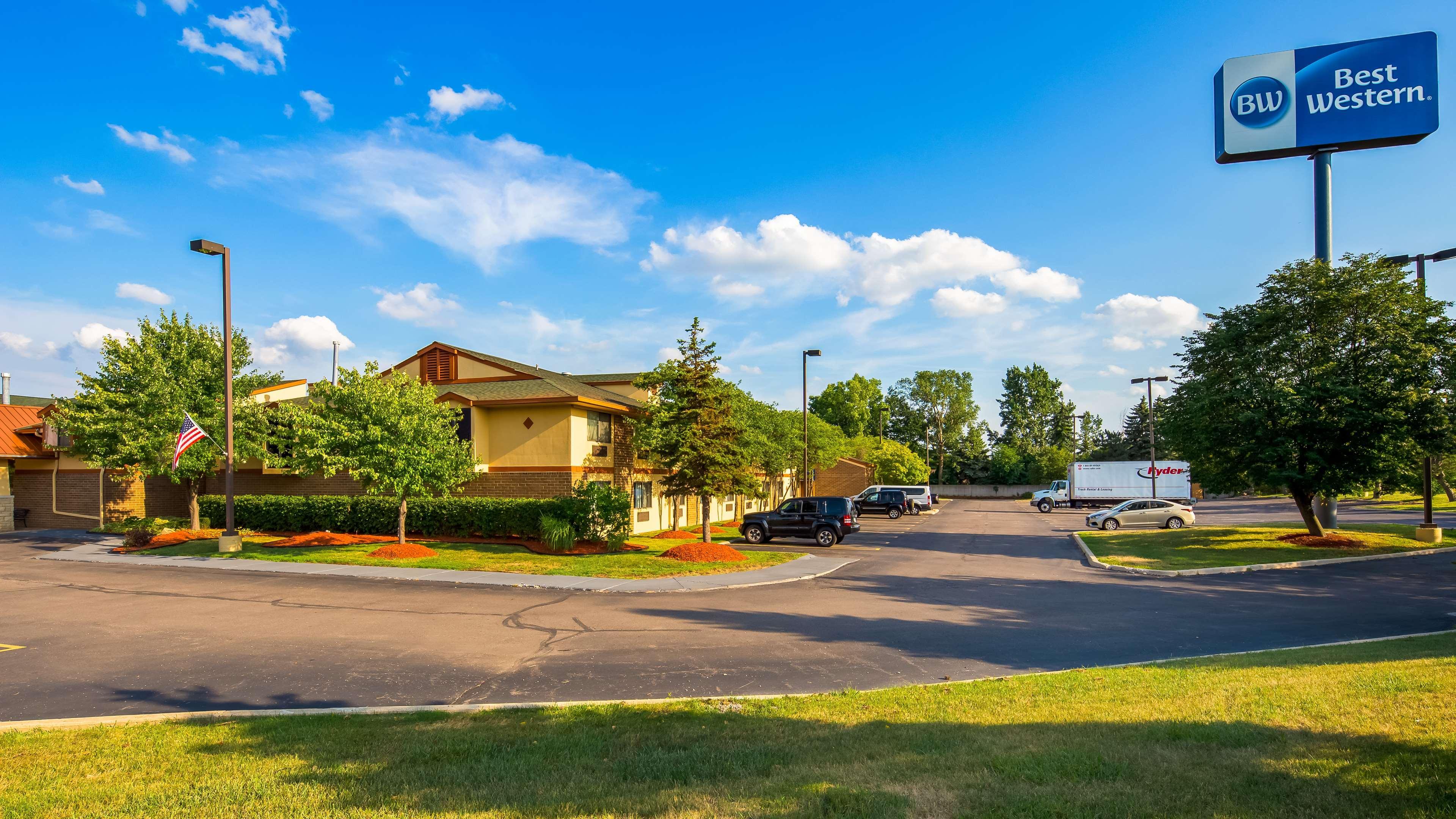Best Western Detroit Livonia Exterior photo