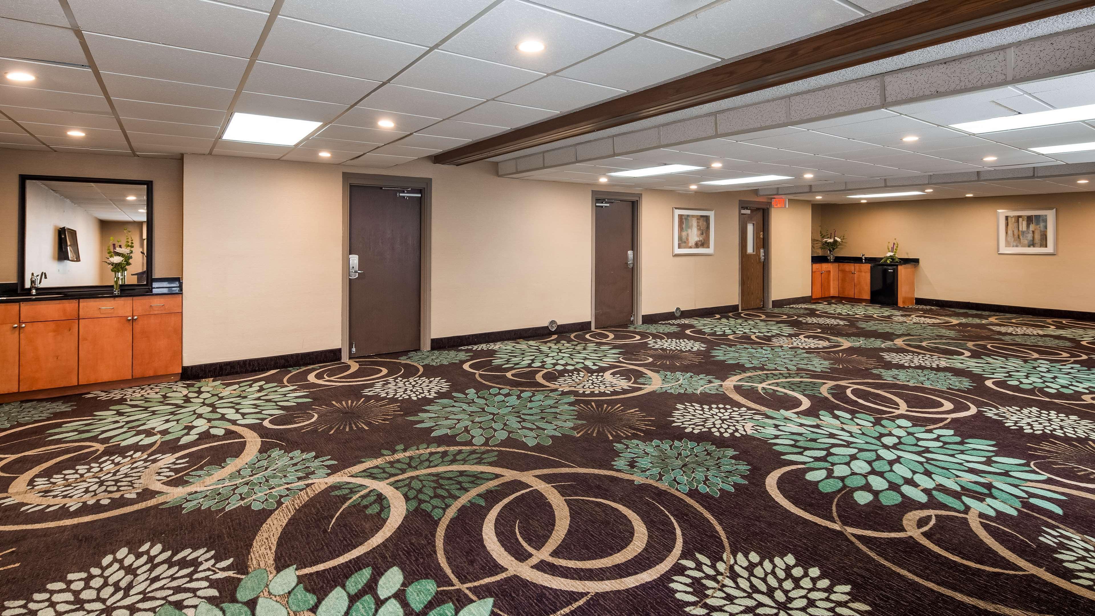 Best Western Detroit Livonia Exterior photo