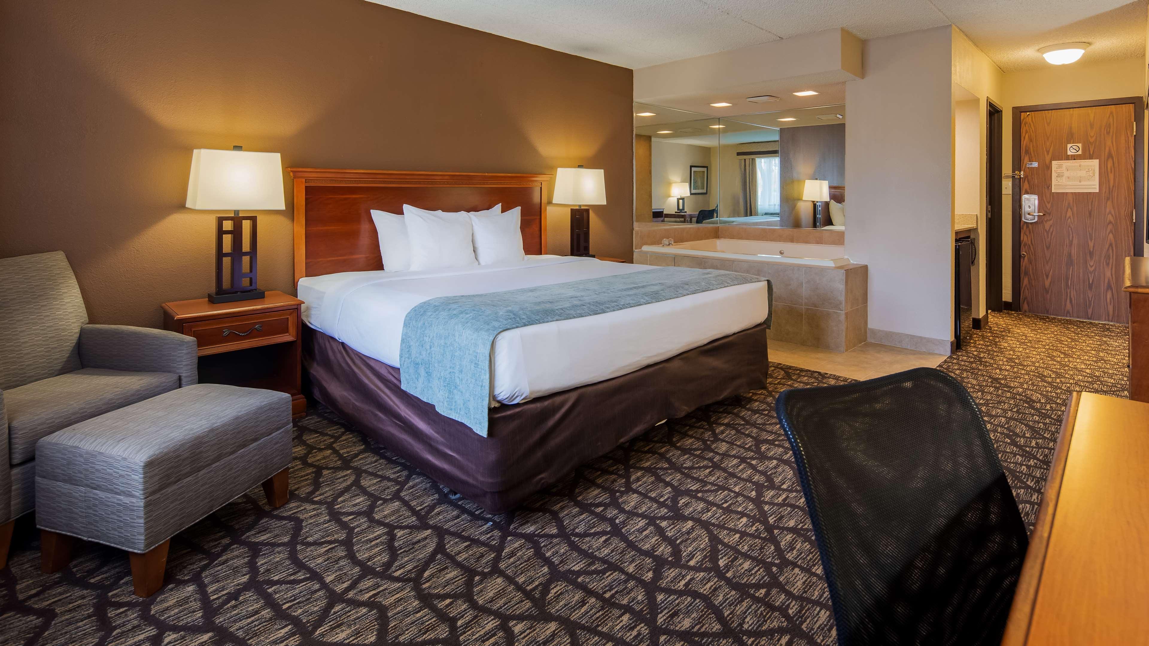 Best Western Detroit Livonia Exterior photo
