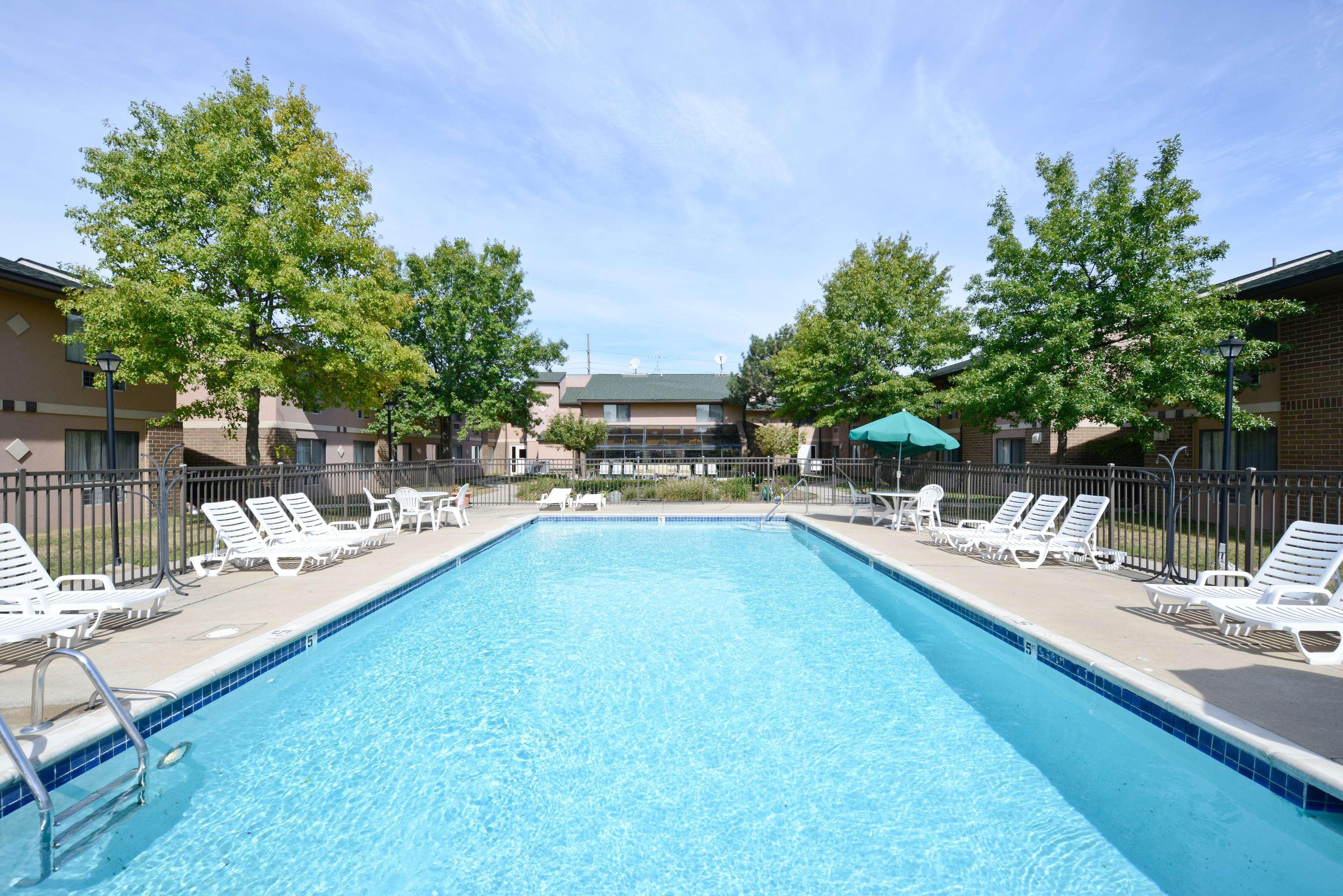 Best Western Detroit Livonia Exterior photo