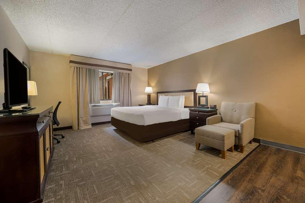 Best Western Detroit Livonia Room photo