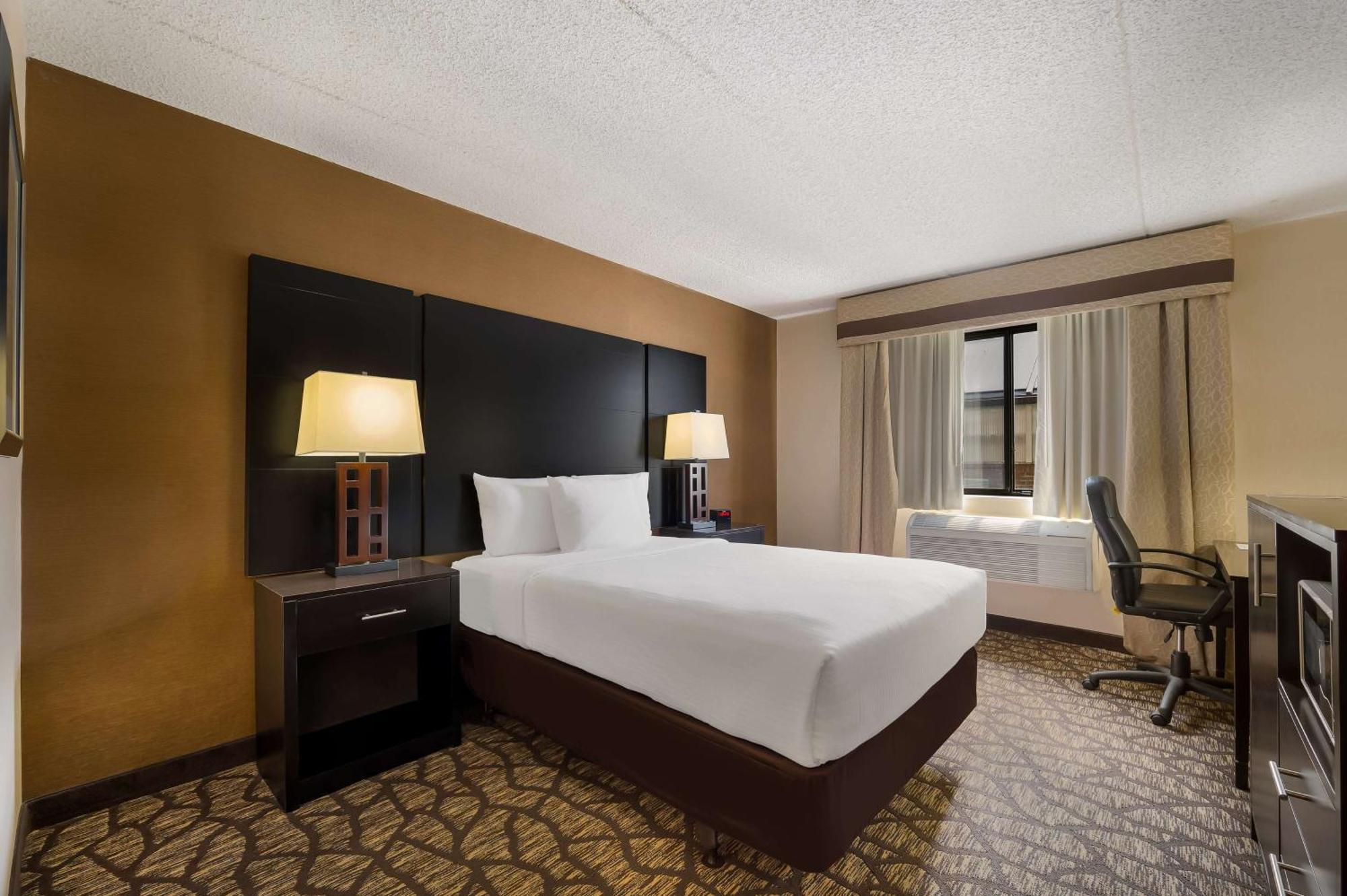 Best Western Detroit Livonia Exterior photo