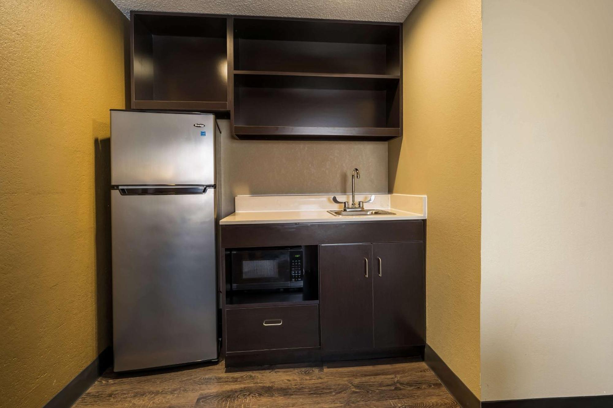 Best Western Detroit Livonia Exterior photo