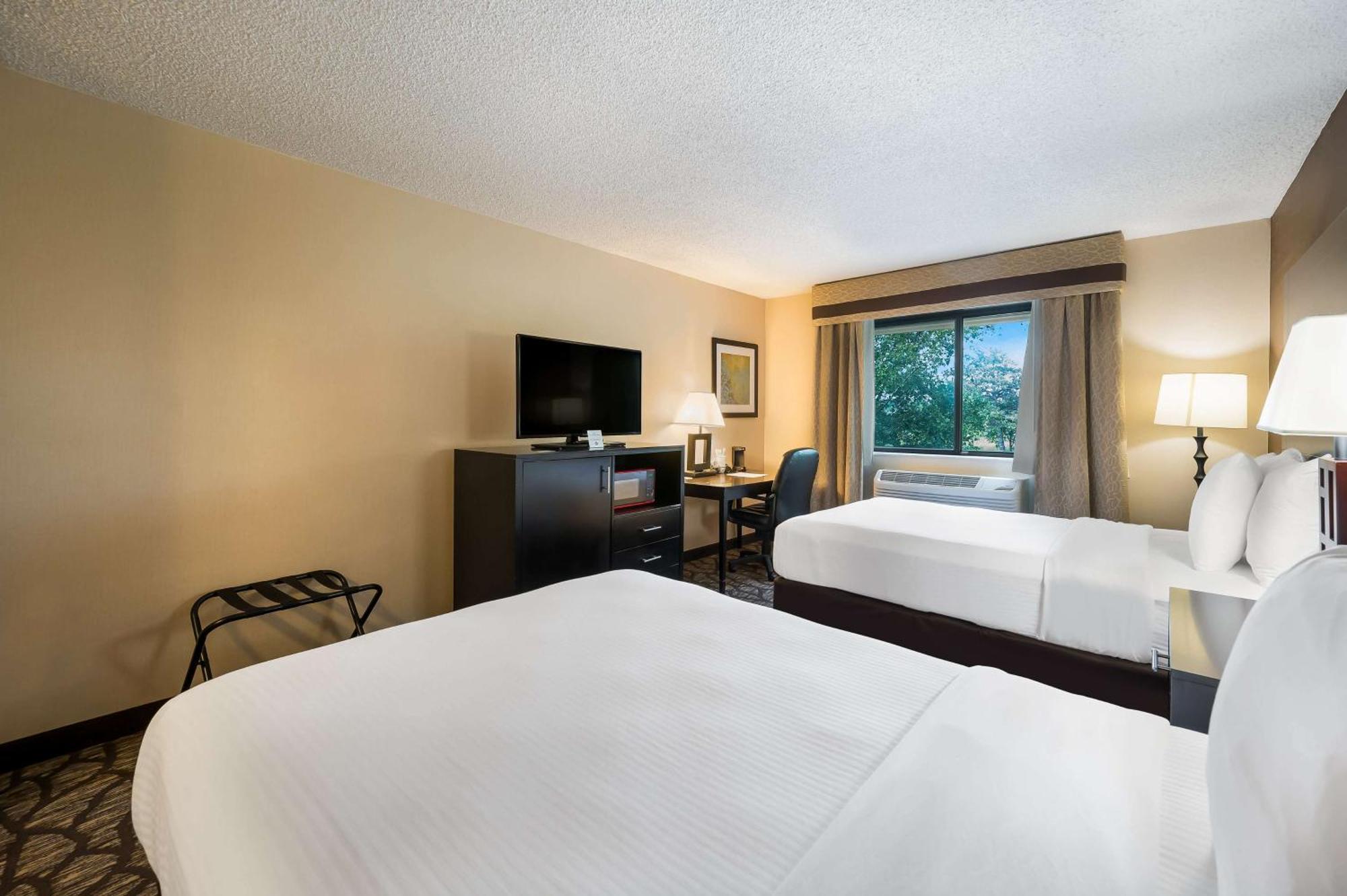 Best Western Detroit Livonia Exterior photo