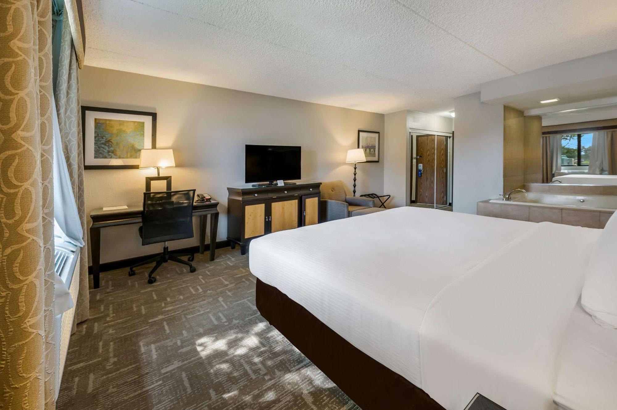 Best Western Detroit Livonia Exterior photo