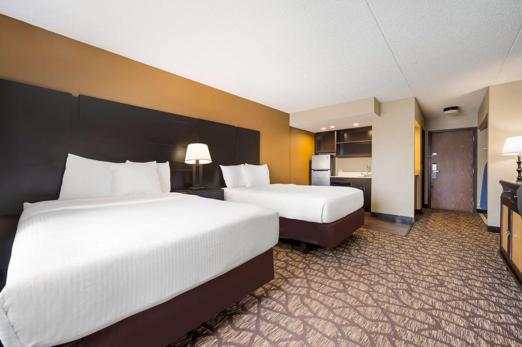 Best Western Detroit Livonia Exterior photo