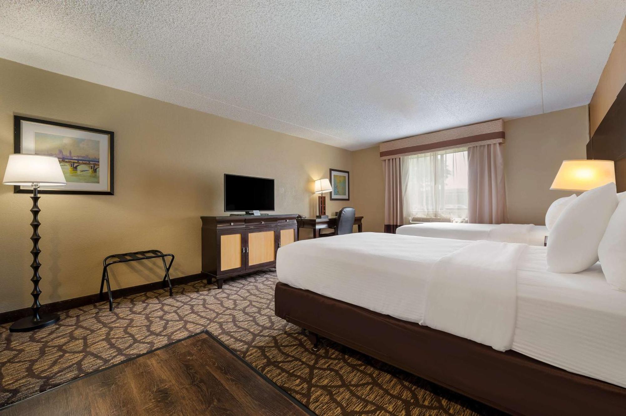 Best Western Detroit Livonia Exterior photo