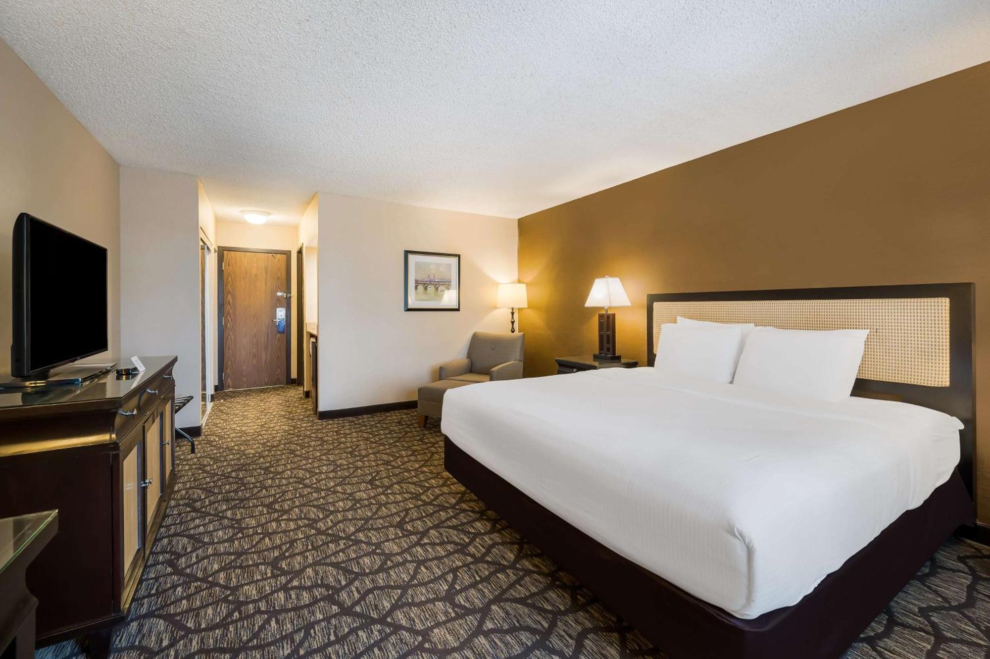 Best Western Detroit Livonia Exterior photo