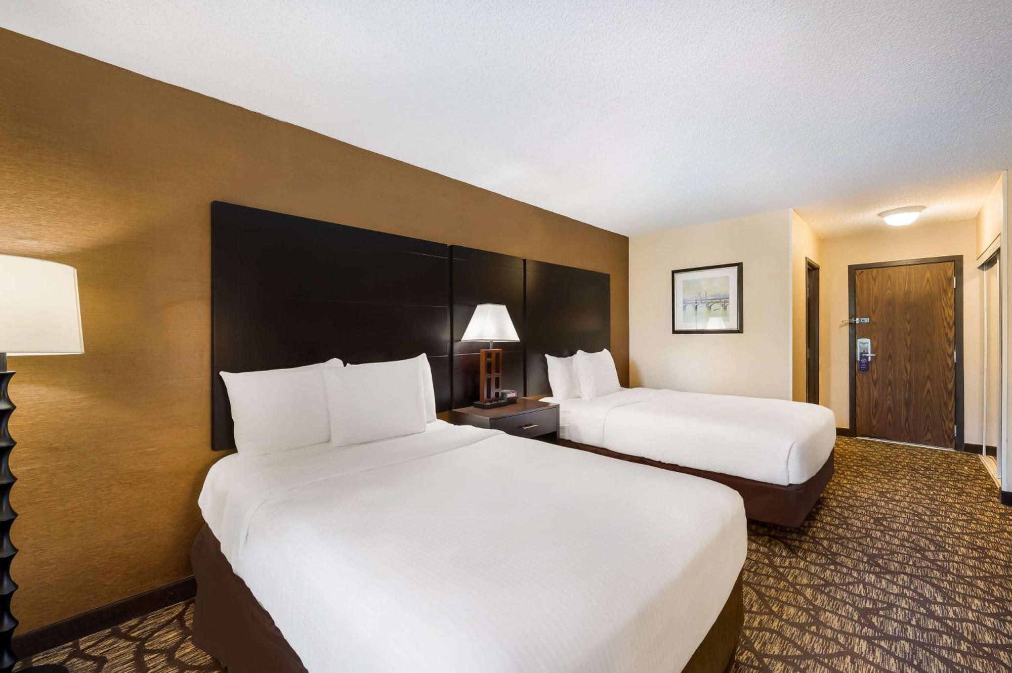 Best Western Detroit Livonia Exterior photo