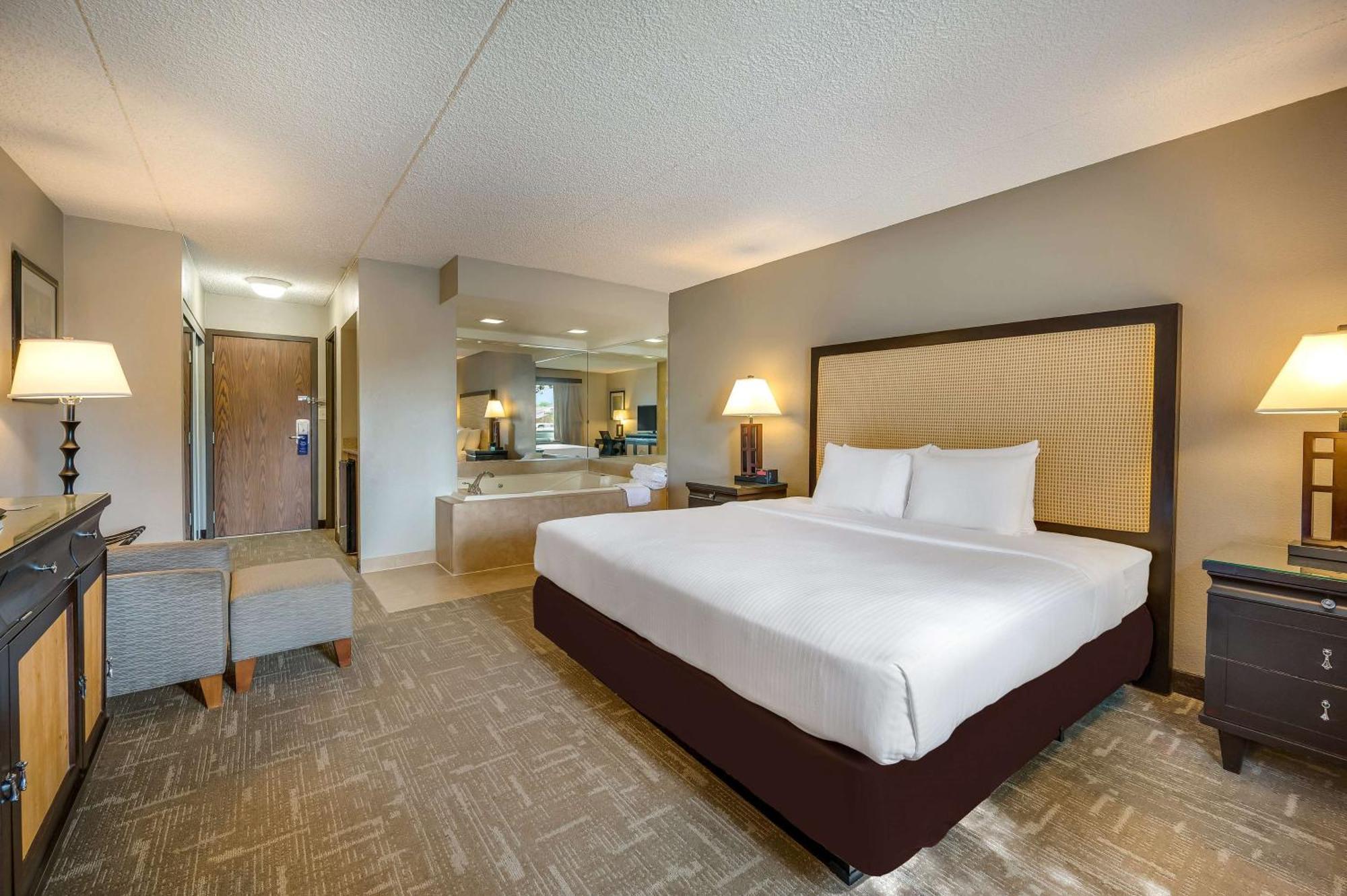 Best Western Detroit Livonia Exterior photo