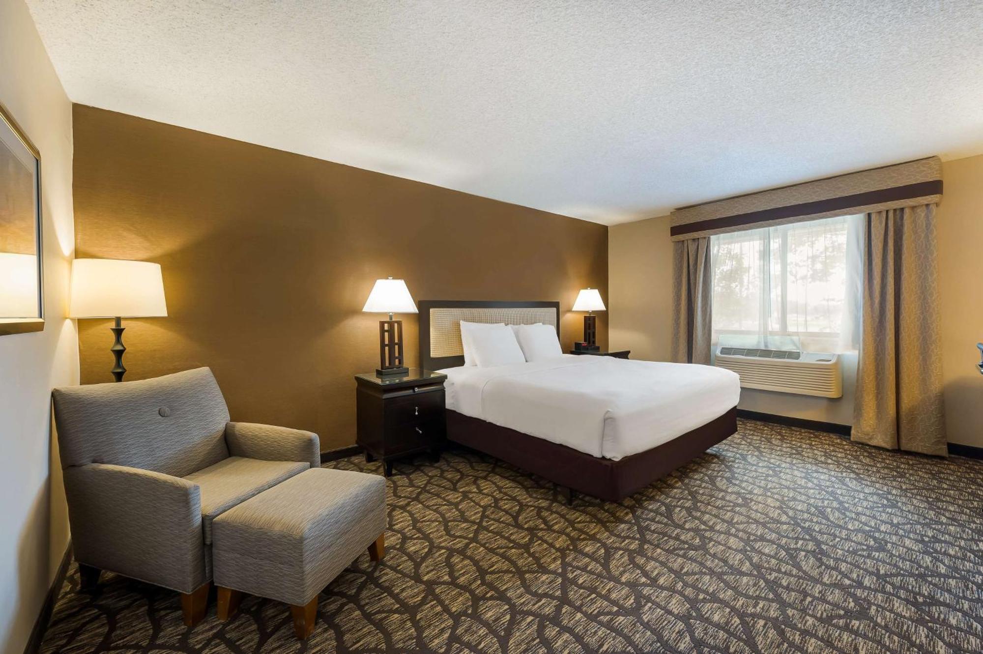 Best Western Detroit Livonia Exterior photo