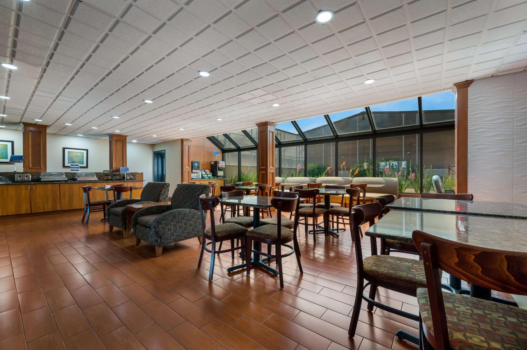 Best Western Detroit Livonia Exterior photo