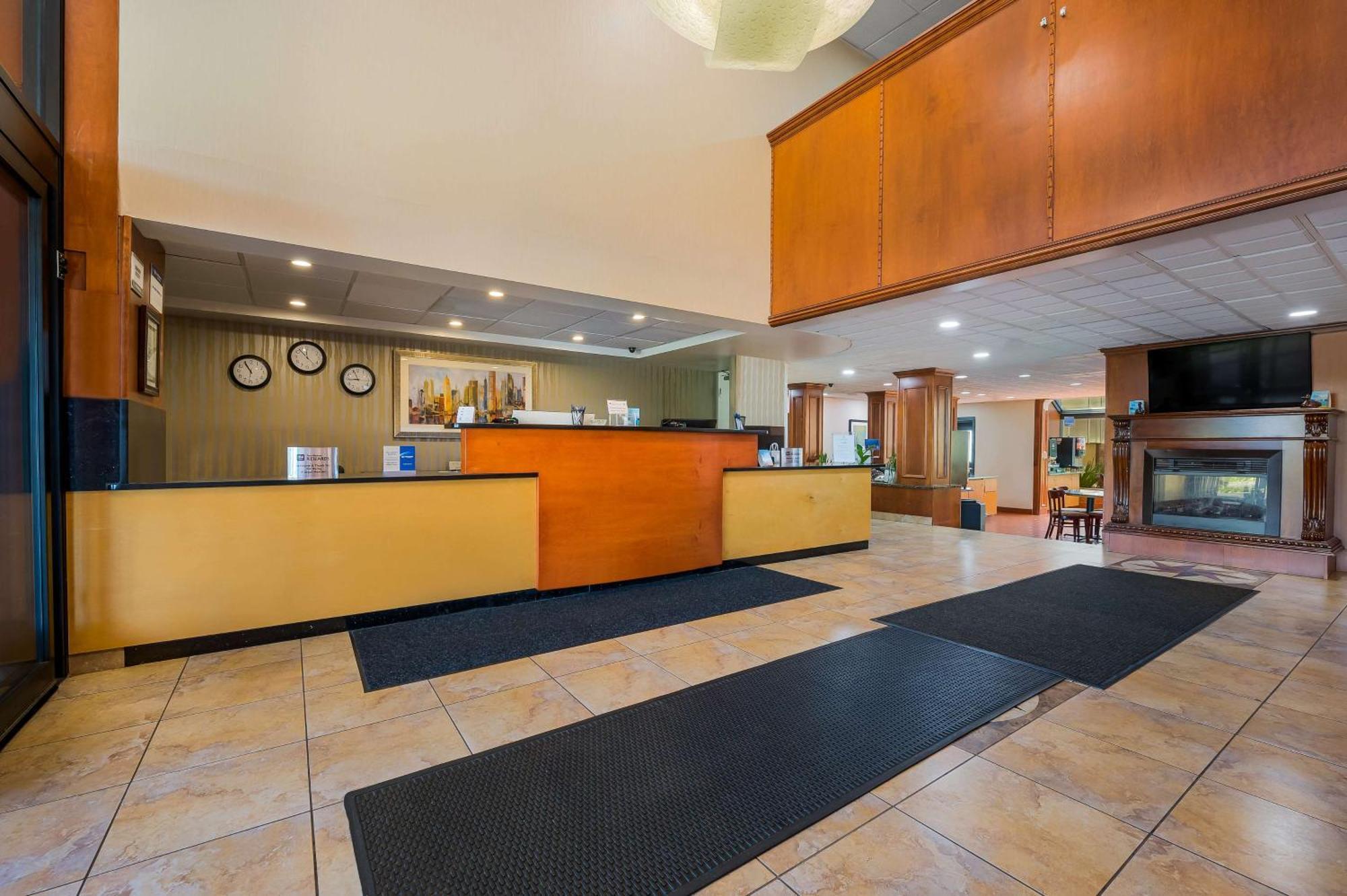 Best Western Detroit Livonia Exterior photo