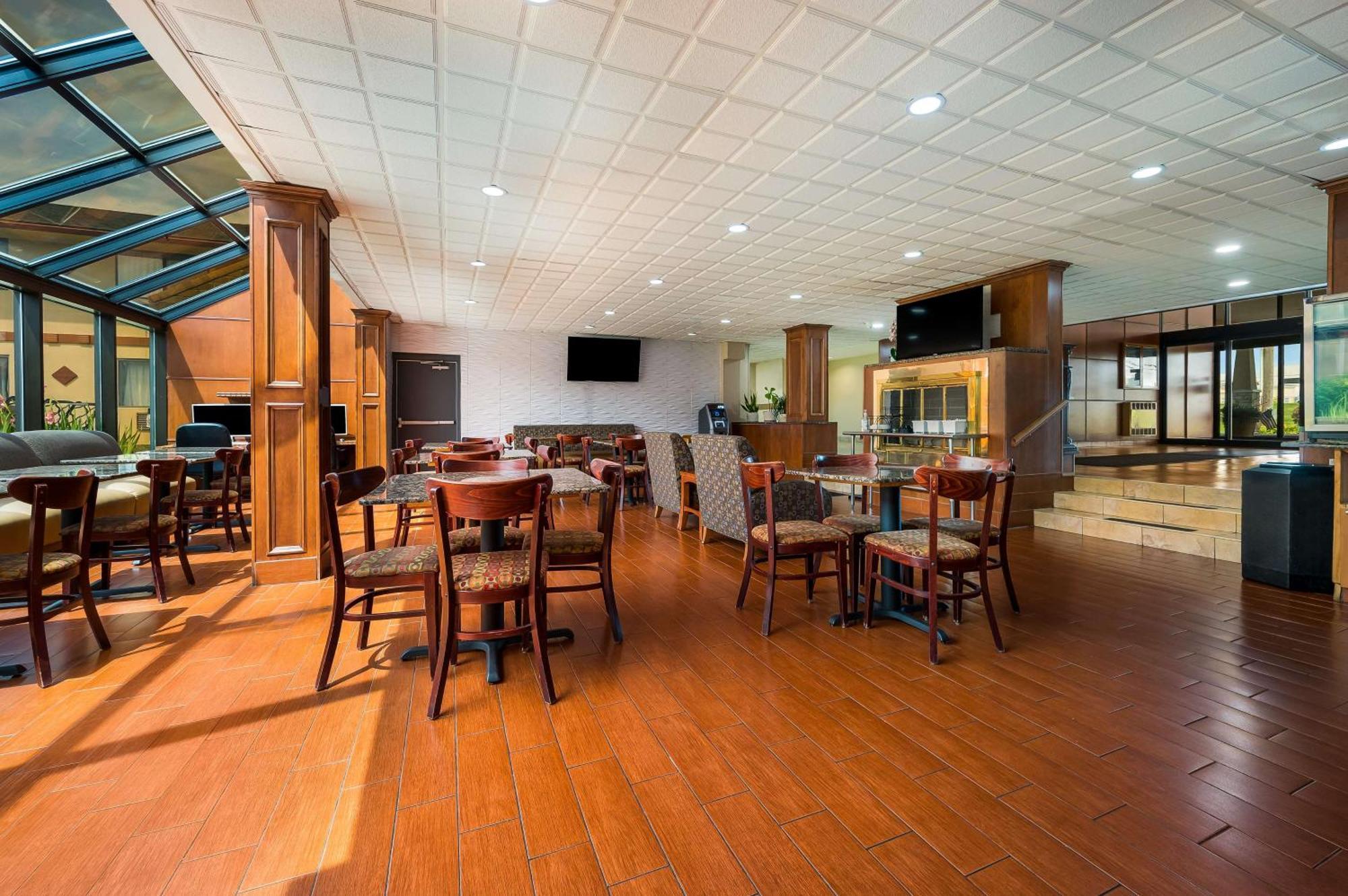 Best Western Detroit Livonia Exterior photo