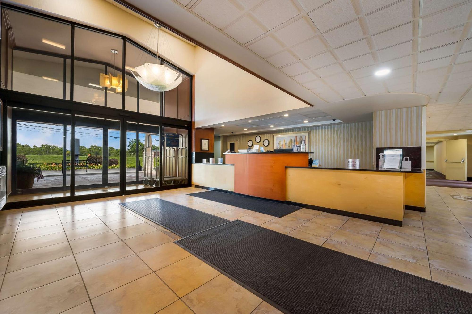 Best Western Detroit Livonia Exterior photo
