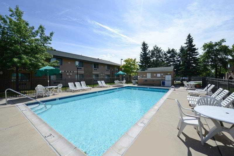 Best Western Detroit Livonia Exterior photo