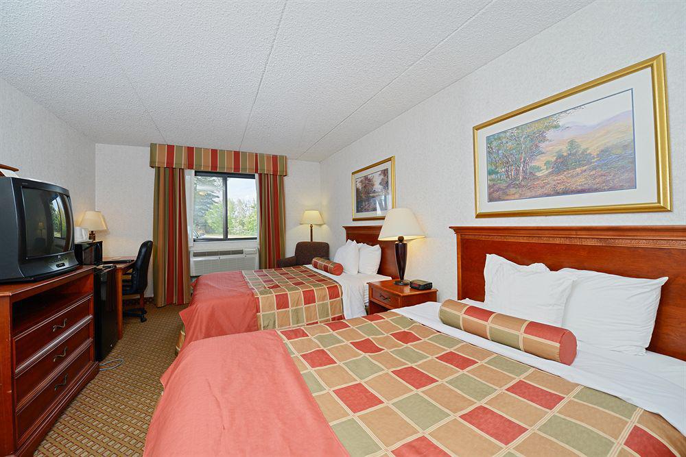 Best Western Detroit Livonia Room photo