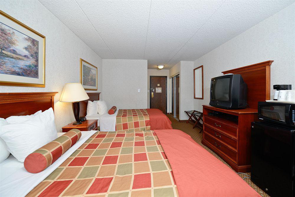 Best Western Detroit Livonia Exterior photo